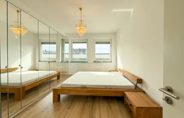 **Sanierte 3-Zimmer-Wohnung in modernisiertem Haus – mit exklusiver Einbauküche & Stellplatz**