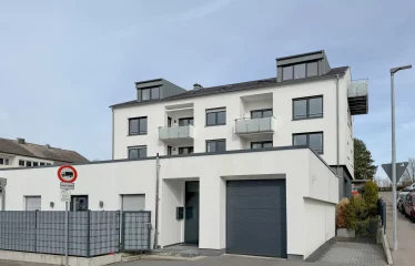 **Sanierte 3-Zimmer-Wohnung in modernisiertem Haus – mit exklusiver Einbauküche & Stellplatz**