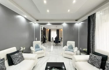 **Charmantes Ein- bis Zweifamilienhaus mit Einliegerwohnung und großem Garten in Besigheim**