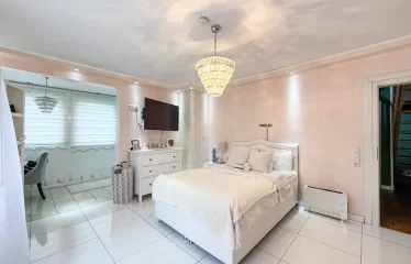 **Charmantes Ein- bis Zweifamilienhaus mit Einliegerwohnung und großem Garten in Besigheim**