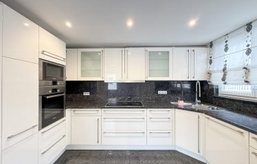 **Charmante Doppelhaushälfte mit viel Potenzial in Stuttgart-Feuerbach**