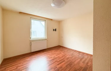 **Charmante Doppelhaushälfte mit viel Potenzial in Stuttgart-Feuerbach**